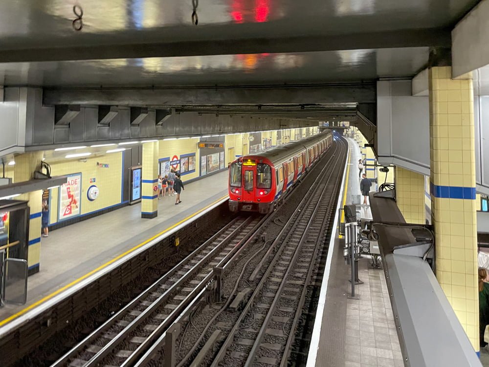 Stazione Aldgate East della metropolitana di Londra