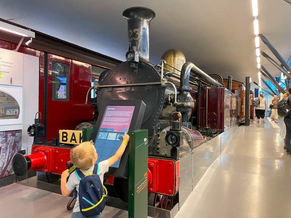 La locomotiva a vapore della linea Metropolitan esposta al London Transport Museum