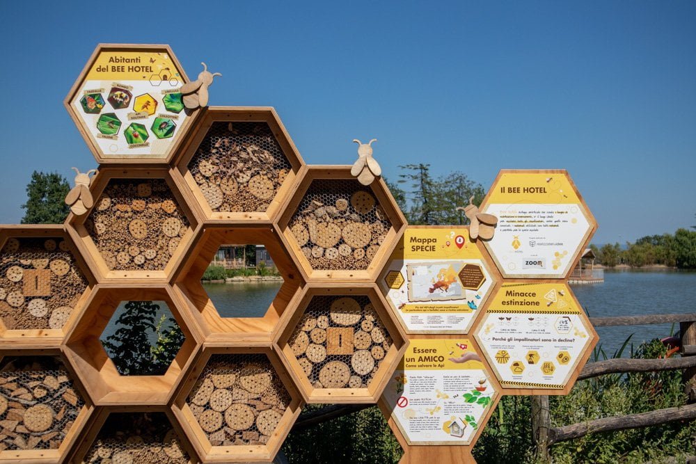 Il Bee Hotel per gli insetti impollinatori al bioparco Zoom Torino