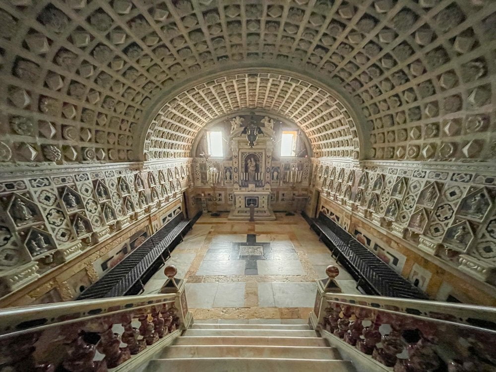 La Cripta dei Martiri che raccoglie i resti dei presunti martiri rinvenuti della diocesi di Cagliari