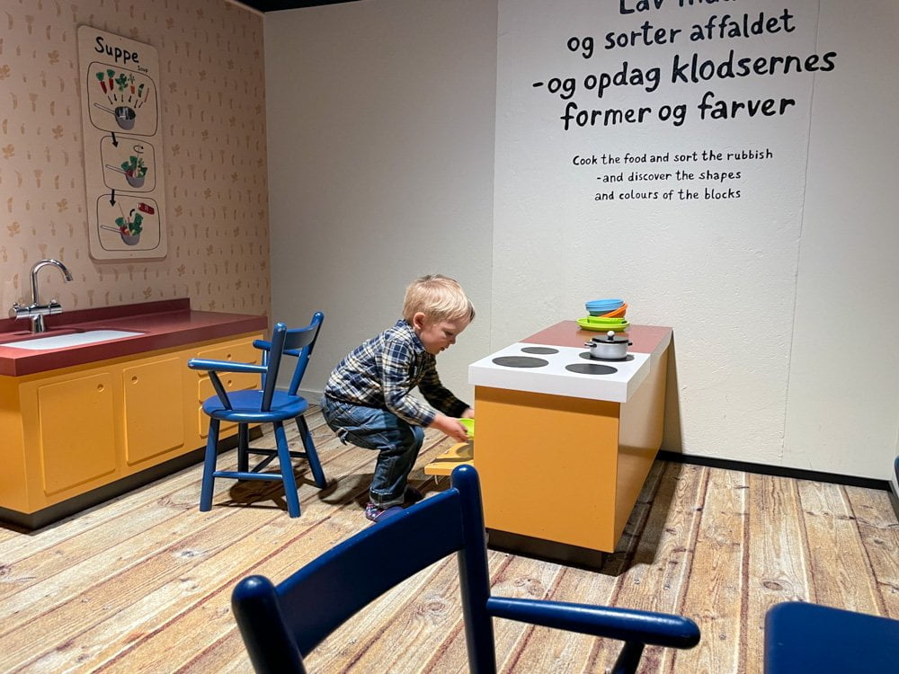 Il baby blogger alle prese con il ristorante a km0 della fattoria del Miniverso di Experimentarium, il museo scientifico di Copenaghen