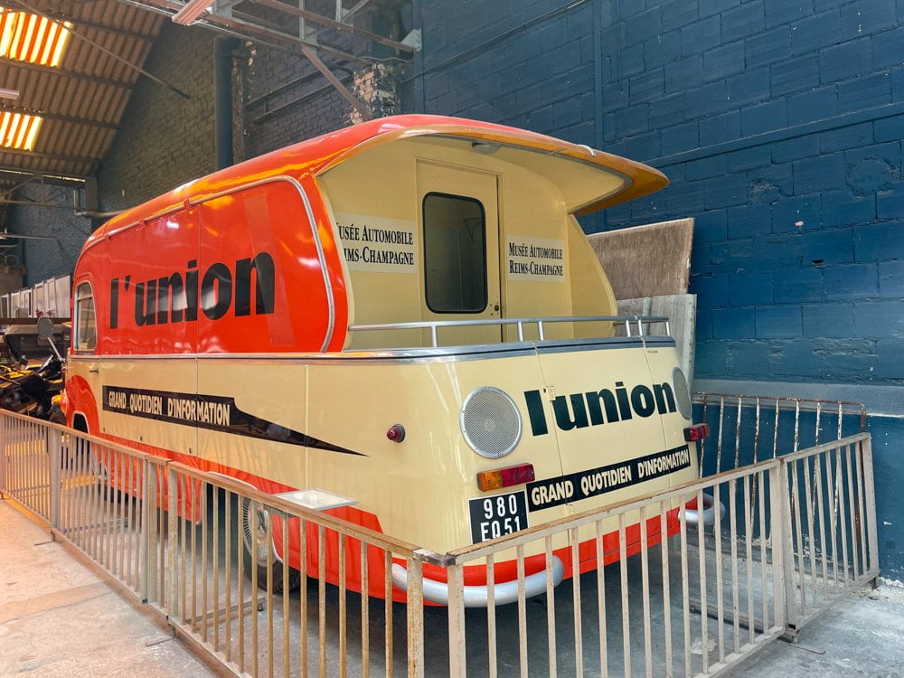 Autocarro utilizzato per la promozione del quotidiano L'Union al Musée Automobile Reims Champagne