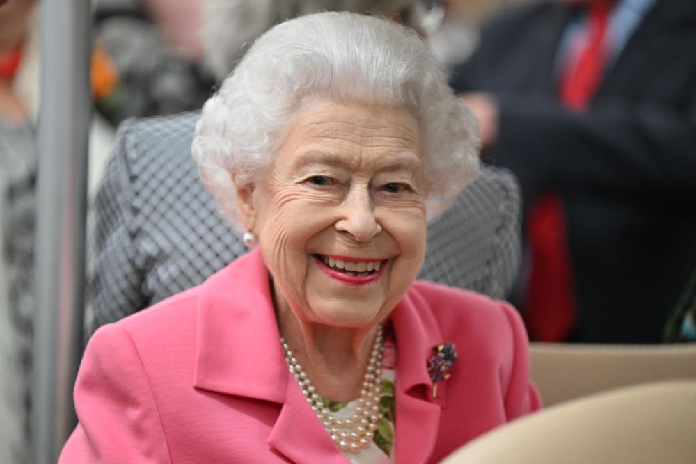 La Regina Elisabetta II fotografata al Chelsea Flower Show del 2022 a Londra