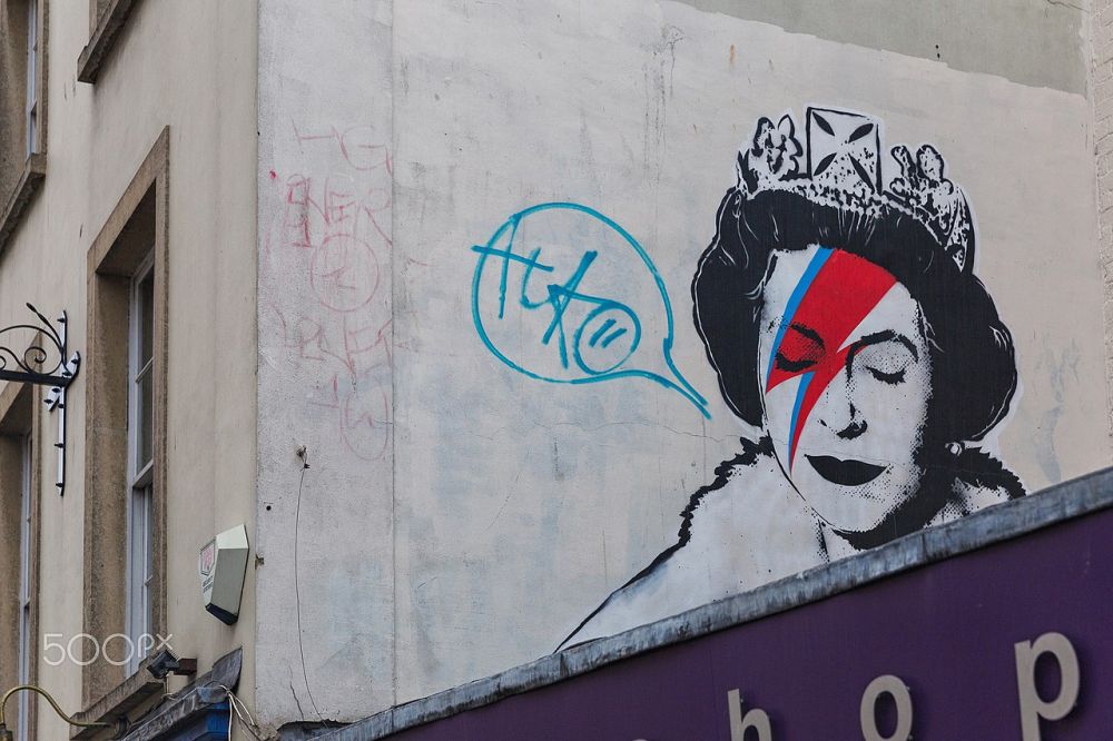 Il ritratto della Regina Elisabetta attribuito a Banksy