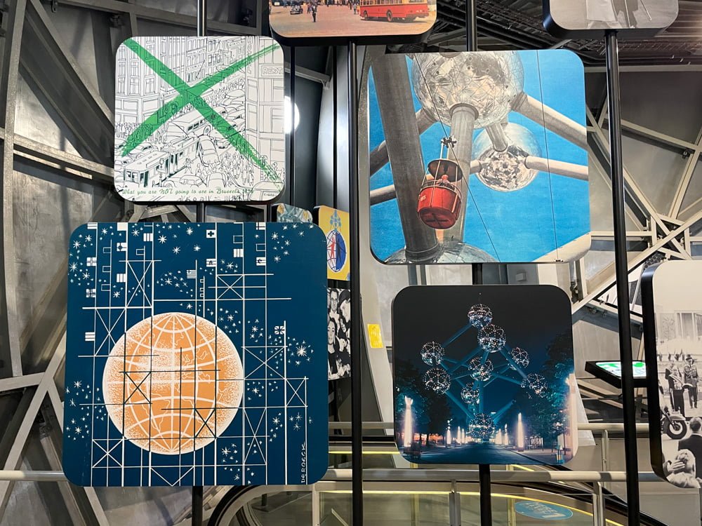 Alcuni cartelli espositivi della mostra permanente ospitata all'interno dell'Atomium di Bruxelles