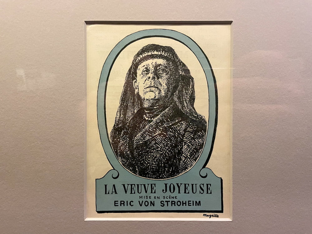 Disegno per promuovere lo spettacolo teatrale della Veuve joyeuse - La vedova allegra - esposto al Museo Magritte di Bruxelles