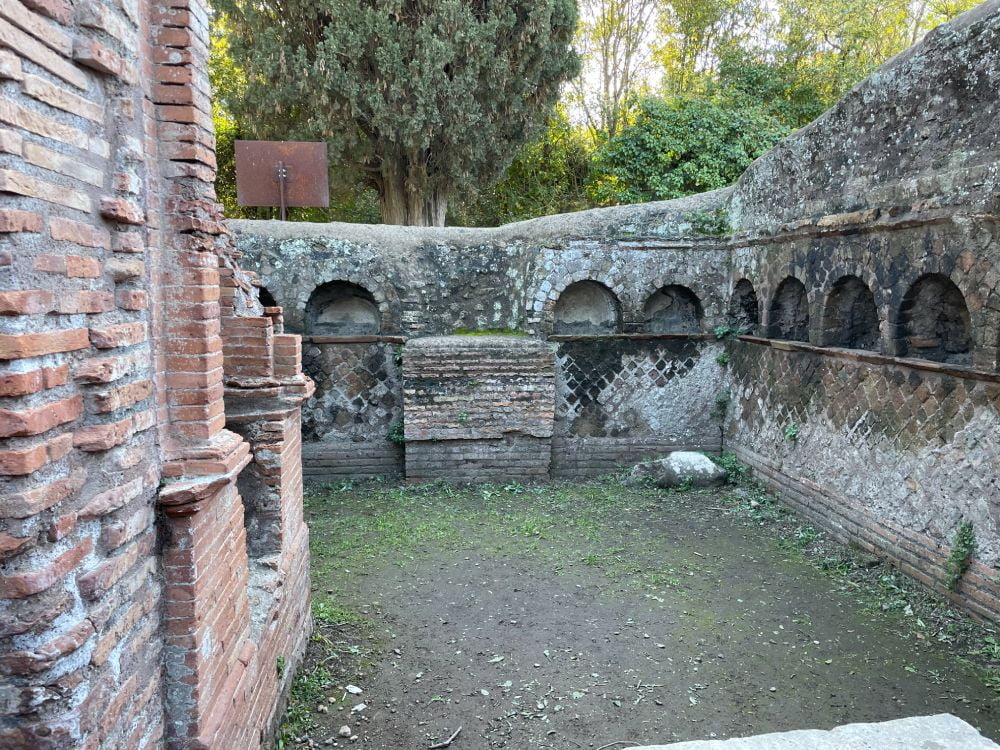 Tomba all'interno della Necropoli di Ostia Antica