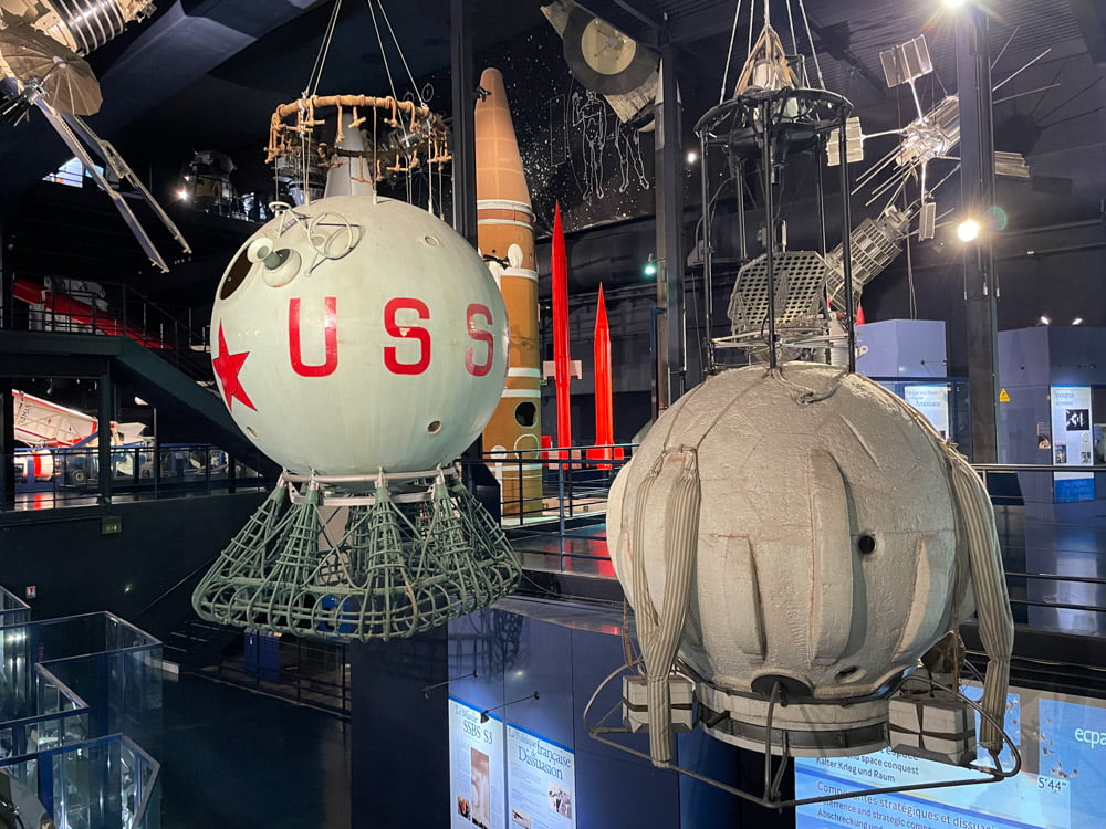 Satelliti francesi e russi al Museo dell'Aria e dello Spazio di Parigi