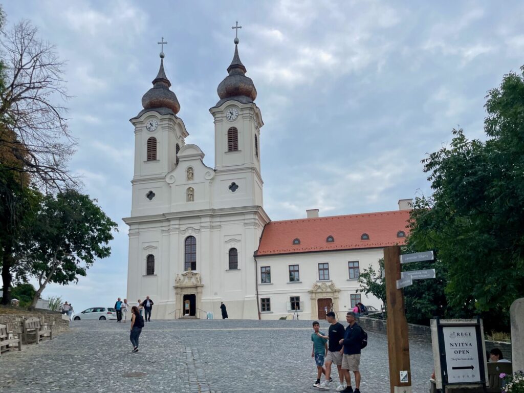 Abbazia benedettina di Tihany, sulle sponde del lago Balaton