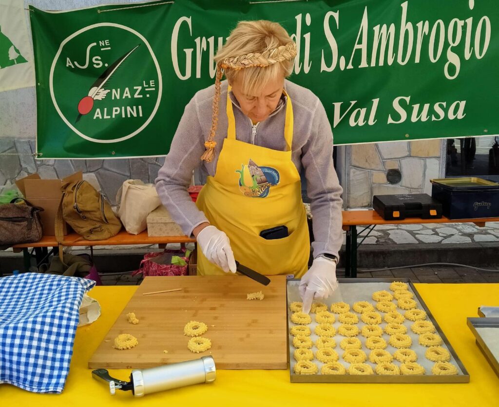 Dimostrazione preparazione paste di meliga durante il Meliga Day a Sant'Ambrogio di Torino