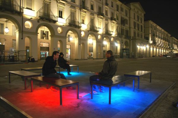 Illuminate Benches di Jeppe Hein per la manifestazione Luci d'Artista di Torino