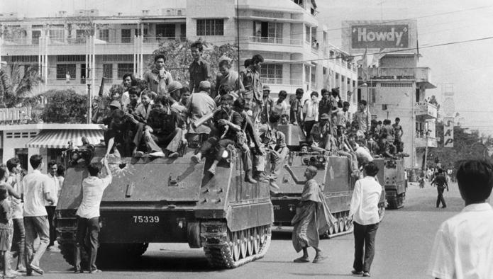 L'ingresso degli Khmer Rossi a Phnom Penh nel 1975