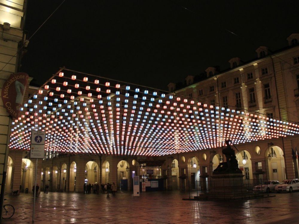 Tappeto Volante di Daniel Buren per la manifestazione Luci d'Artista di Torino