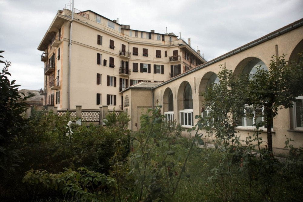 Il Convento Sant'Anna di Genova dove si trova l'Antica Farmacia Erboristeria dei frati carmelitani scalzi