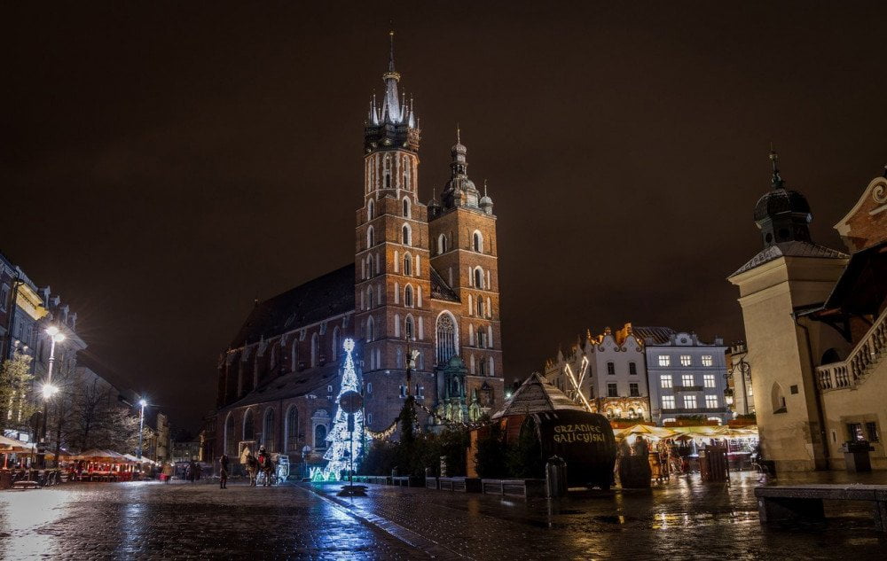 Basilica di Santa Maria nel periodo natalizio a Cracovia, Polonia