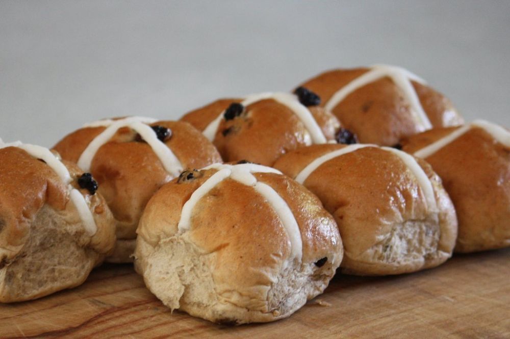 Holy cross buns