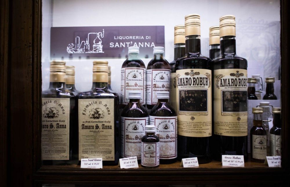 Liquori prodotti nell'Antica Farmacia Sant'Anna dei frati carmelitani scalzi di Genova