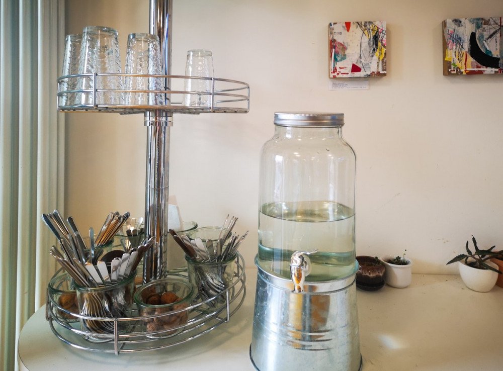 Il dispenser di acqua potabile nel ristorante DeliKaktus di Lorrach