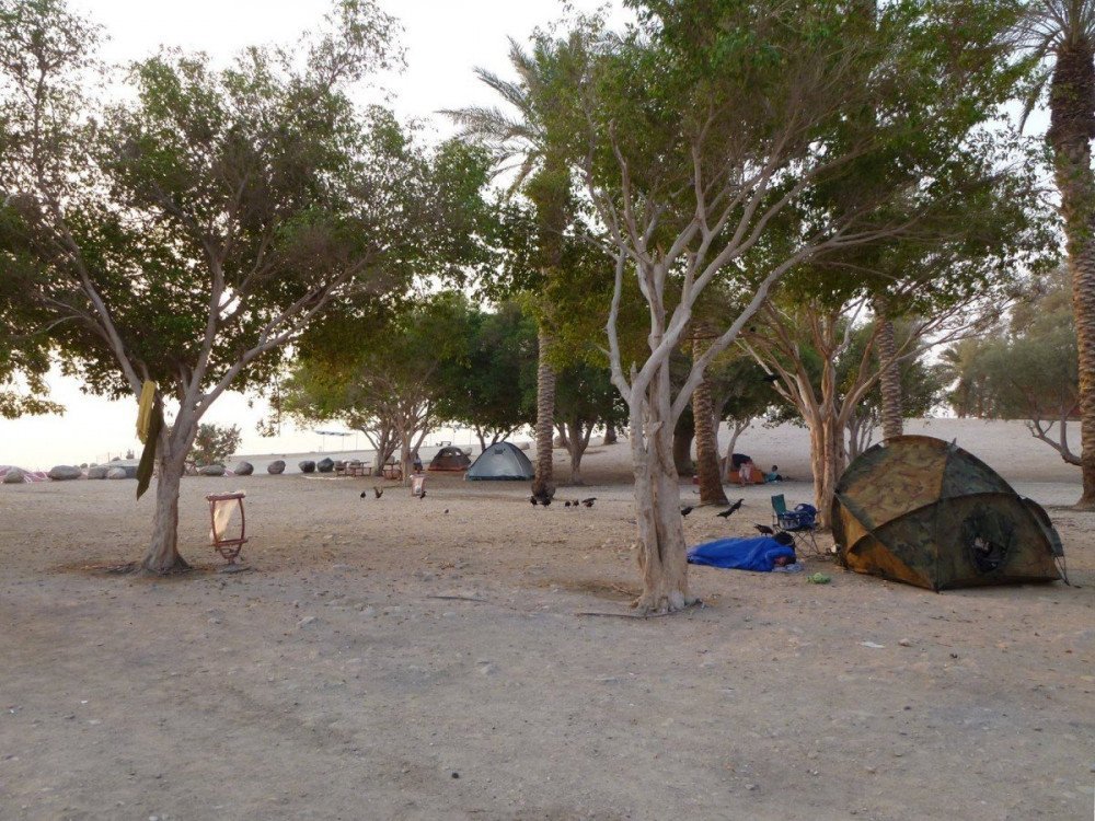 Campeggio libero in Israele su una spiaggia del Mar Morto