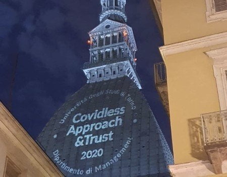 Mole Antonelliana illuminata di granata per celebrare il riconoscimento Covidless Approach & Trust