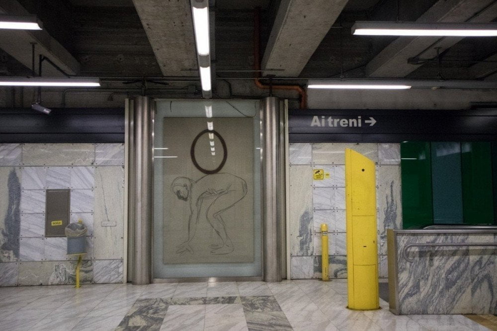 Installazione di Nino Longobardi nella fermata Quattro Giornate della metropolitana di Napoli