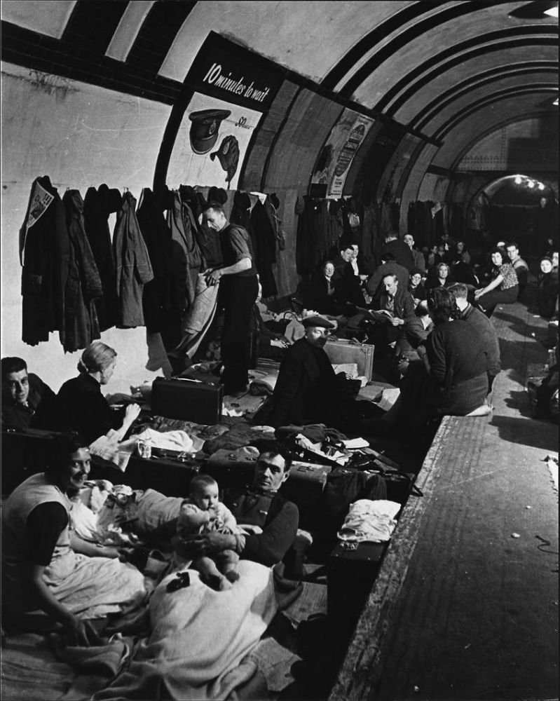 Rifugio antiaereo in una galleria della metropolitana di Londra