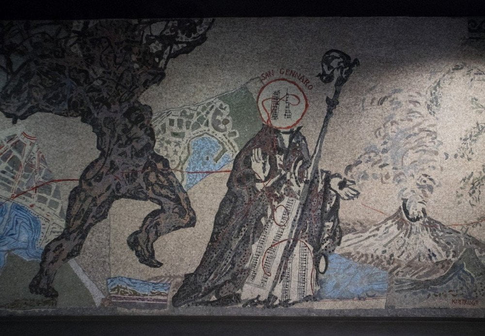Mosaico di William Kentridge alla fermata Toledo della metropolitana di Napoli