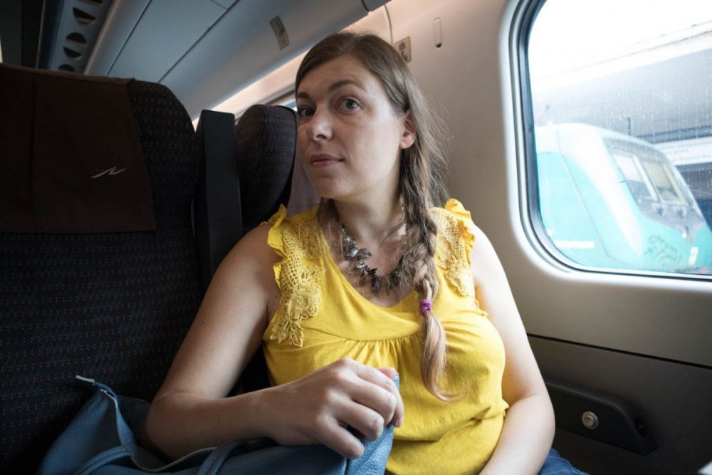 Paola Bertoni viaggia in seconda classe su un treno Frecciargento