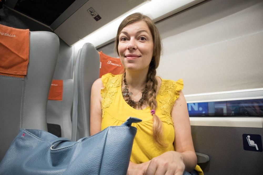 Paola Bertoni viaggia in seconda classe standard sul treno Frecciarossa ETR 1000 Trenitalia