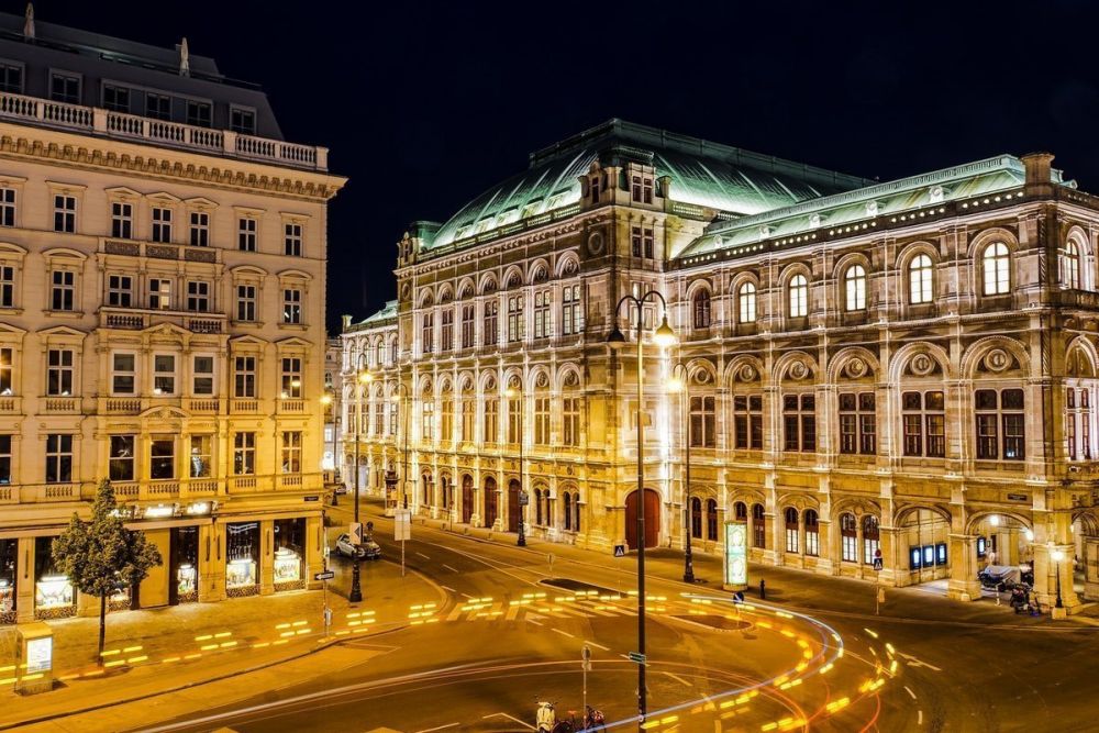 Vienna di sera come puoi vederla partecipando a un free walking tour, foto Clive Kim